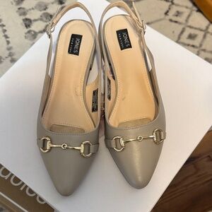 Jones New York Women's Beige Slingback Flats